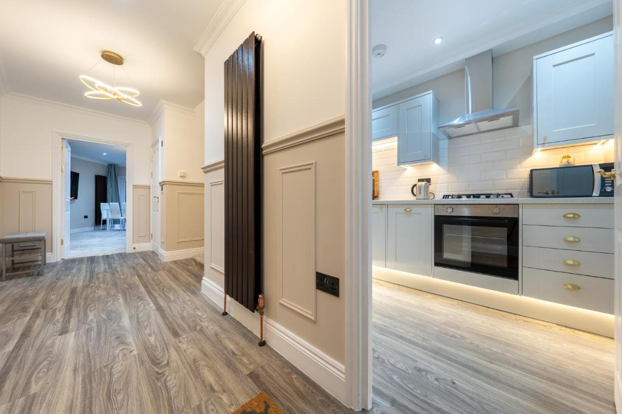 Brand New Luxury House - Sleeps 8 * Лондон