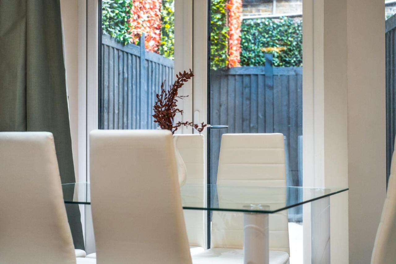 Brand New Luxury House - Sleeps 8 Hébergement de vacances Londres