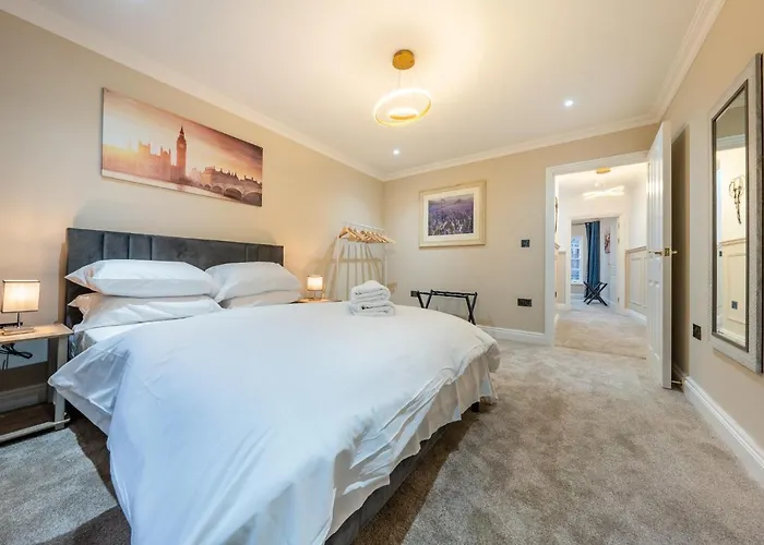 Brand New London Luxury House - Sleeps 8